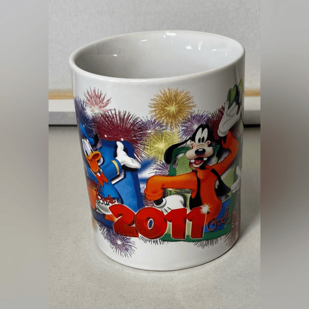 2011 Disney Mug. Mickie Mouse, Goofy, Donald Duck, Pluto. By Jerry Leigh